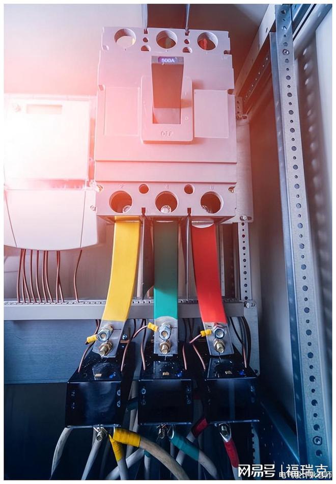 变电所内配电箱的进线电缆截面选择多大才能满足热稳定的要求？(图4)